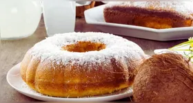 O bolo de coco com queijo é uma ótima opção para o café