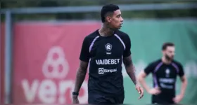 Alef Manga aparece como principal opção para a vaga de Jajá, que sofreu uma lesão e está fora do jogo contra o Coritiba nesta segunda-feira (31/08).