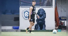 Remo enfrenta o Bahia com a ausência do lateral Mayk, lesionado. Detalhes sobre a situação do time e a importância do jogo na Série A.