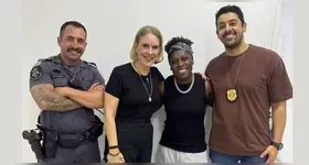 Apesar de a placa não apresentar irregularidades visíveis, a consulta realizada pelos policiais identificou que o carro tinha registro de furto