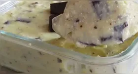 Gelado cremoso de abacaxi delicioso