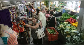 Para as famílias de menor renda, esses recursos podem corresponder a quase metade do orçamento doméstico.
