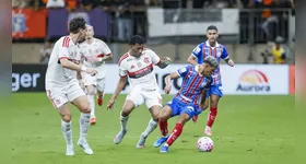 Flamengo vence Bahia por 3 a 0 e se mantém líder da Série A.