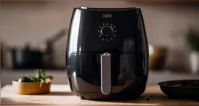 A higienização correta de eletrodomésticos, como a air fryer, ajuda a preservar os aparelhos e a garantir mais segurança e higiene no preparo dos alimentos.
