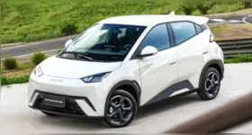 Os carros elétricos estão ficando mais acessíveis no Brasil. Em 2026, já é possível encontrar modelos zero-quilômetro por menos de R$ 140 mil, como o BYD Dolphin Mini.
