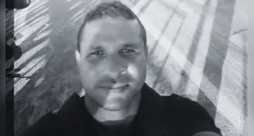 Márcio Silva foi atingido na cabeça dentro do próprio estabelecimento; suspeito do furto e autor do disparo já foram identificados pela polícia.