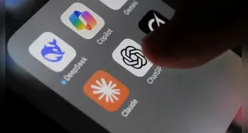 Empresa informou que 53 imagens chegaram à internet e que a maioria já foi removida; arquivos estavam sendo utilizados no treinamento de modelos de IA