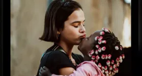Albie destacou a atuação discreta da atriz brasileira em projetos sociais no continente africano. E criticou famosos que usam a vulnerabilidade para engajamento