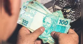 Pagamento referente ao ano-base 2024 segue disponível até 30 de dezembro; valor é proporcional aos meses trabalhados com carteira assinada.