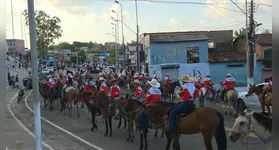 Edição de 2026 reuniu cavaleiros, amazonas e diversas comitivas em desfile pelas ruas do município.