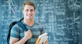 Auxílio faz parte do Programa Prilei e é voltado a estudantes de licenciatura em ano de residência docente em escolas públicas.