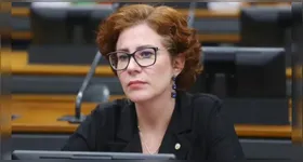 Imagem ilustrativa da notícia Carla Zambelli pede ao STF para voltar ao Brasil