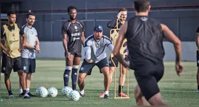 Treinador estreia neste sábado (19) no comando azulino