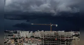 Na Região Norte, chove com trovoadas no Amazonas, Acre, Rondônia, Roraima, no centro e sul do Pará e no Tocantins