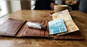 Você já ouviu falar em colocar canela na carteira para atrair prosperidade? A prática popular é associada à abundância, boas energias e novas oportunidades financeiras.