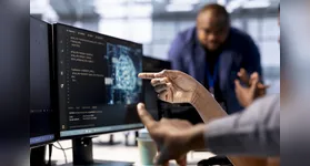 A participação é gratuita e não é necessário contratar ferramentas de inteligência artificial para acompanhar o curso.