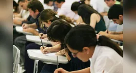 Advogada Mariana Anita Migliorini Pinheiro explica as regras sobre tatuagens, piercings e aparência em concursos públicos.