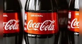 A empresa Coca-Cola fechou fábricas na África do Sul e Estados Unidos