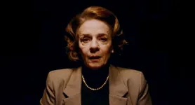 Apesar das suspeitas levantadas ao longo da trama, Diná (Rosi Campos) não é a mãe biológica de Heitor.