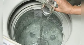 O procedimento envolve o cesto interno, o dispenser de produtos, o filtro de fiapos e o filtro da entrada de água.