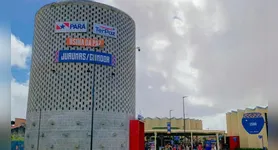 A iniciativa não se limita à saúde física, mas também abrange aspectos emocionais, sociais e jurídicos.