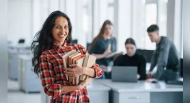 O CIEE mantém uma Central de Atendimento disponível pelo telefone 3003-2433, onde é possível obter informações adicionais sobre os processos seletivos.