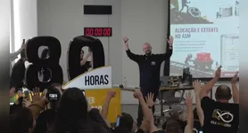 A maratona teve início às 9h08 de sexta-feira e encerrou às 17h08 de segunda-feira. Ao longo de todo o período, alunos acompanharam as aulas presencialmente e também por transmissão ao vivo.