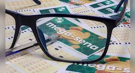 Os apostadores da Mega podem se dirigir a uma unidade de casa lotérica da Caixa ou utilizar o site e aplicativo das Loterias Caixa para participar.