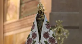 Ao fim da missa, Dom Julio Endi Akamine declarou abertas as festividades no momento em que as luzes da fachada da basílica foram acesas.