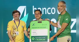 Durante o jantar, o presidente do Banco da Amazônia, Luiz Lessa, foi responsável pelo ato simbólico de entrega do valor arrecadado.