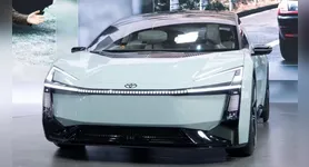 O sedã elétrico deve chegar com opções de um ou dois motores e autonomia estimada em 400 km.