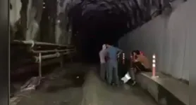 A suspeita é que os trabalhadores tenham buscado abrigo ou ficado presos nos túneis usados para transportar a água dos rios do Himalaia até as turbinas.