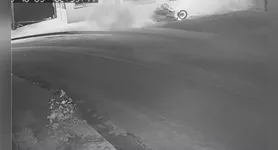 Adolescente morreu após colidir contra uma parede.