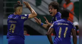 Jogadores do Palmeiras comemoram a vitória de 3 a 0 no jogo da ida da competição contra o Santos
