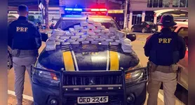 Os agentes da PRF encontraram a droga escondido perto do painel do veículo