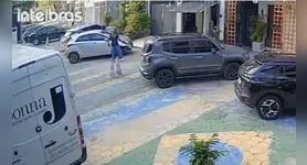 As câmeras de monitoramento da residência registraram a ação