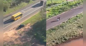 As imagens mostram a fuga no veículos e depois os adolescentes correndo