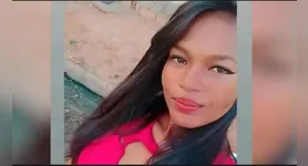 A mulher estava entre família e amigos, quando decidiu mergulhar no rio
