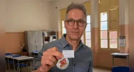 O candidato do Novo disse que não sabia que era proibido levar o celular para cabine