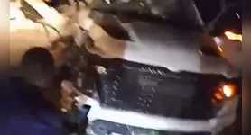 A caminhonete ficou destruída e o prefeito gravemente ferido no acidente