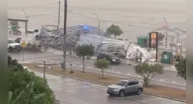 A estrutura caiu devido a forte chuva, mas sem registro de pessoas feridas