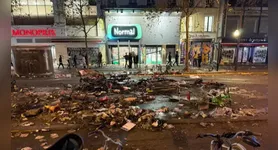 O confronto entre manifestantes e policiais também deixaram a cidade francesa em caos