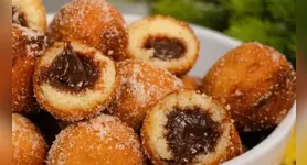 O bolinho leva um recheio cremoso de brigadeiro feito de chocolate amargo