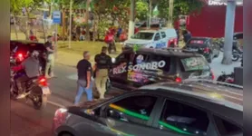 Câmeras registraram o momento em que o apoiador de Flávio Bolsonaro é abordado