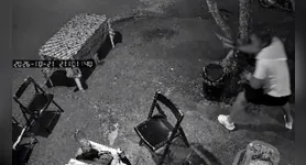 O policial estava num bar, onde foi surpreendido por dois suspeitos que atiraram contra ele