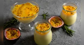 Com poucos ingredientes e preparo simples, a combinação pode ser servida após as refeições ou em dias mais quentes.
