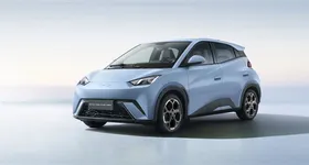 BYD Dolphin Mini recebeu descontos de até R$ 10 mil durante o mês de agosto.
