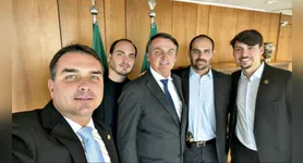 Ministro Alexandre de Moraes autorizou a retomada das visitas de Carlos e Jair Renan Bolsonaro ao ex-presidente.