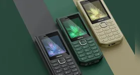 Nokia 300 Charge tem bateria de 3.700 mAh, autonomia de até 40 dias em espera e função de carregamento reverso
