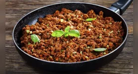 Carne moída pode render receitas práticas e equilibradas, como hambúrguer caseiro, bolo de carne e refogado com legumes.